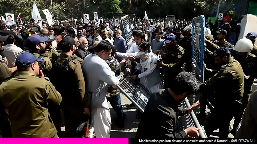 Manifestation pro-Iran devant le consulat américain à Karachi, au Pakistan, le 1er mars 2026